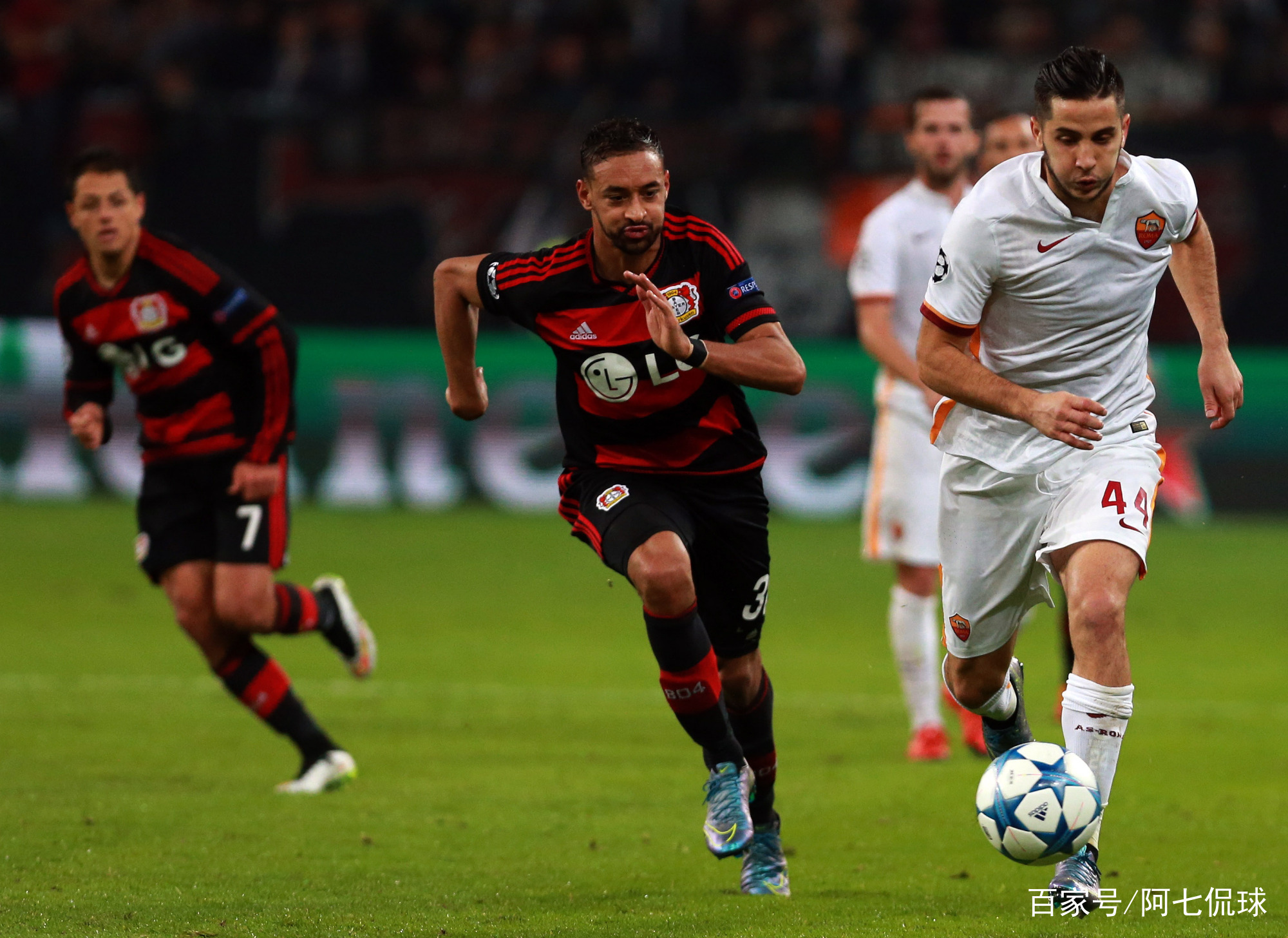 AC米兰豪取主场胜利西汉姆陷入低迷 AC米兰豪取主场胜利西汉姆陷入低迷