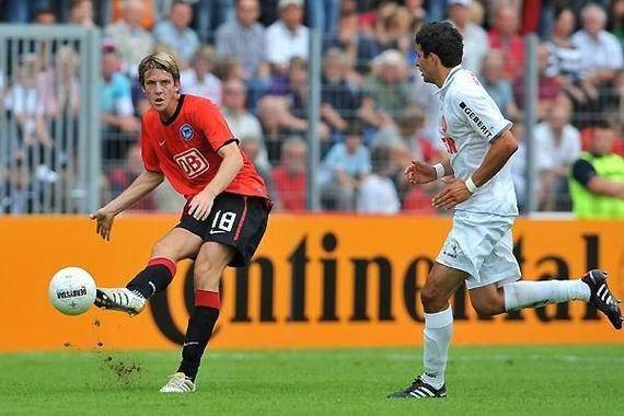 柏林赫塔赢得激动人心的比赛，球迷欢欣鼓舞(柏林赫塔最新消息)