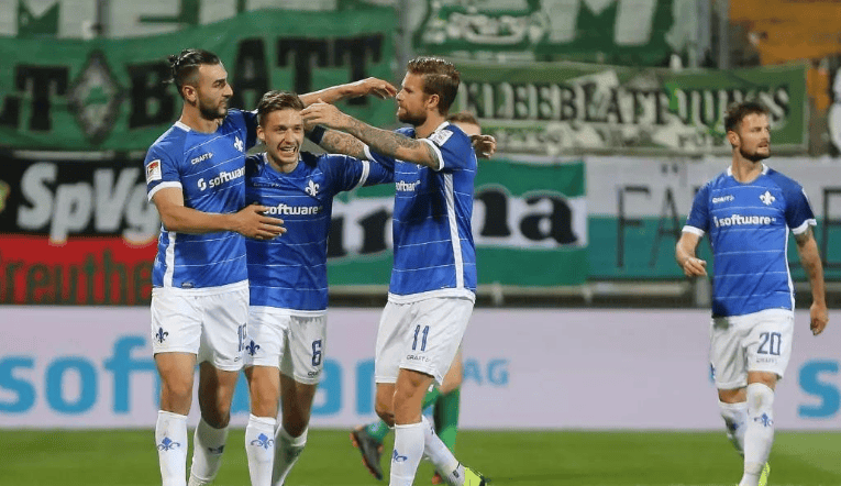 柏林赫塔赢得激动人心的比赛，球迷欢欣鼓舞(柏林赫塔最新消息)