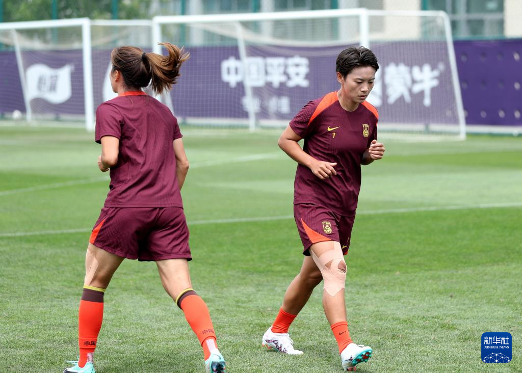 女足比赛明星球员出席公益活动，传递爱心正能量的简单介绍